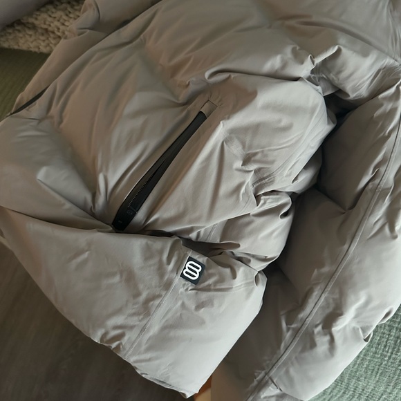 Aritzia Super Puff - Picture 5 of 5